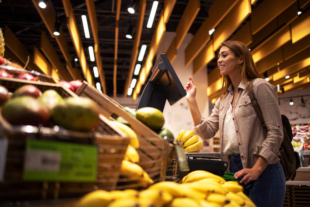 woman-at-supermarket-using-self-service-digital-scale-to-measure-the-weight-of-fruit